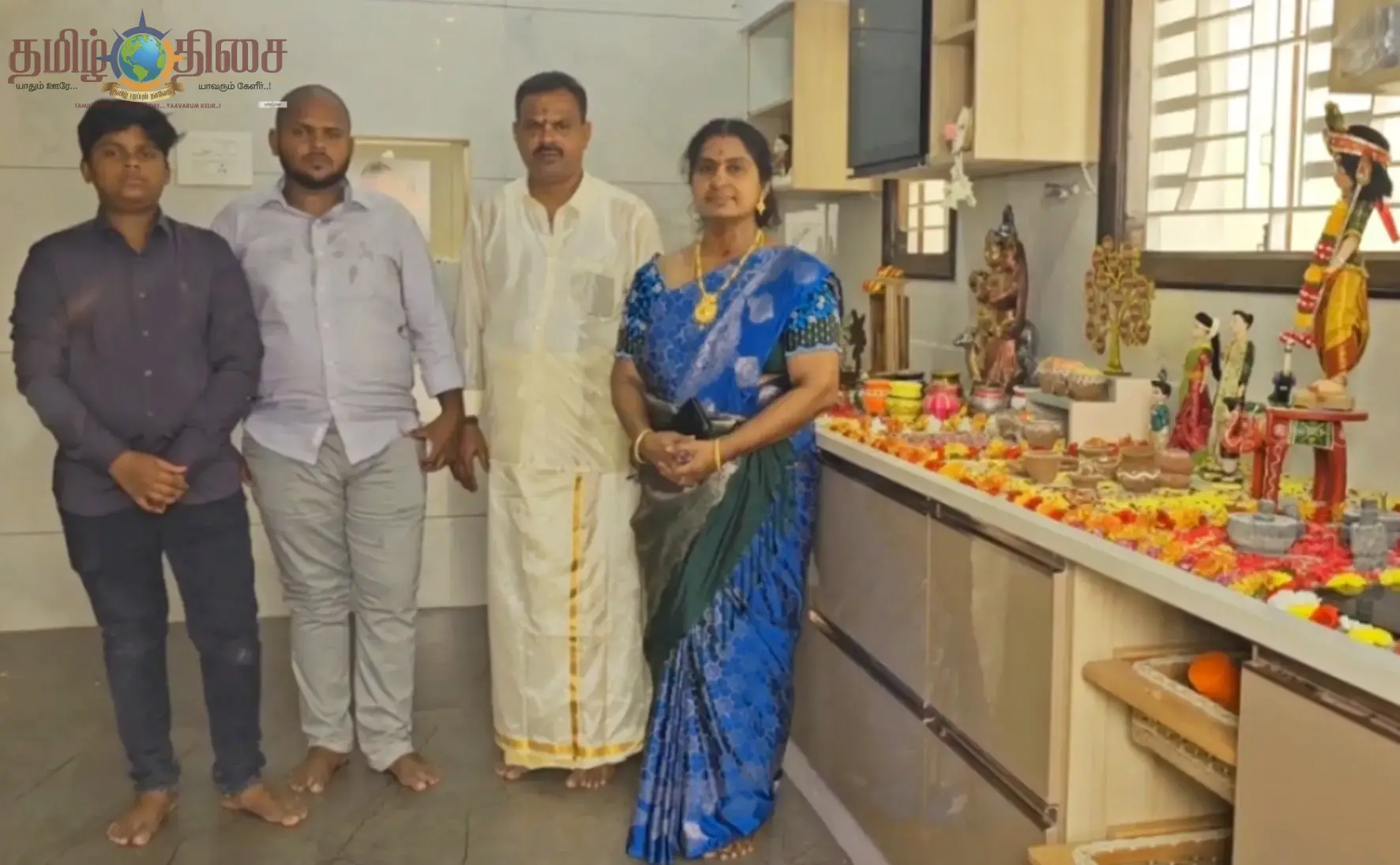 தாராபுரத்தில் புதுமனை புகுவிழாவில் அம்மிக்கல் முதல் ஆலமரம் விழுதுகள் போல் தமிழர் பாரம்பரியத்தைப் பறைசாற்றிய  தம்பதியினர்!
