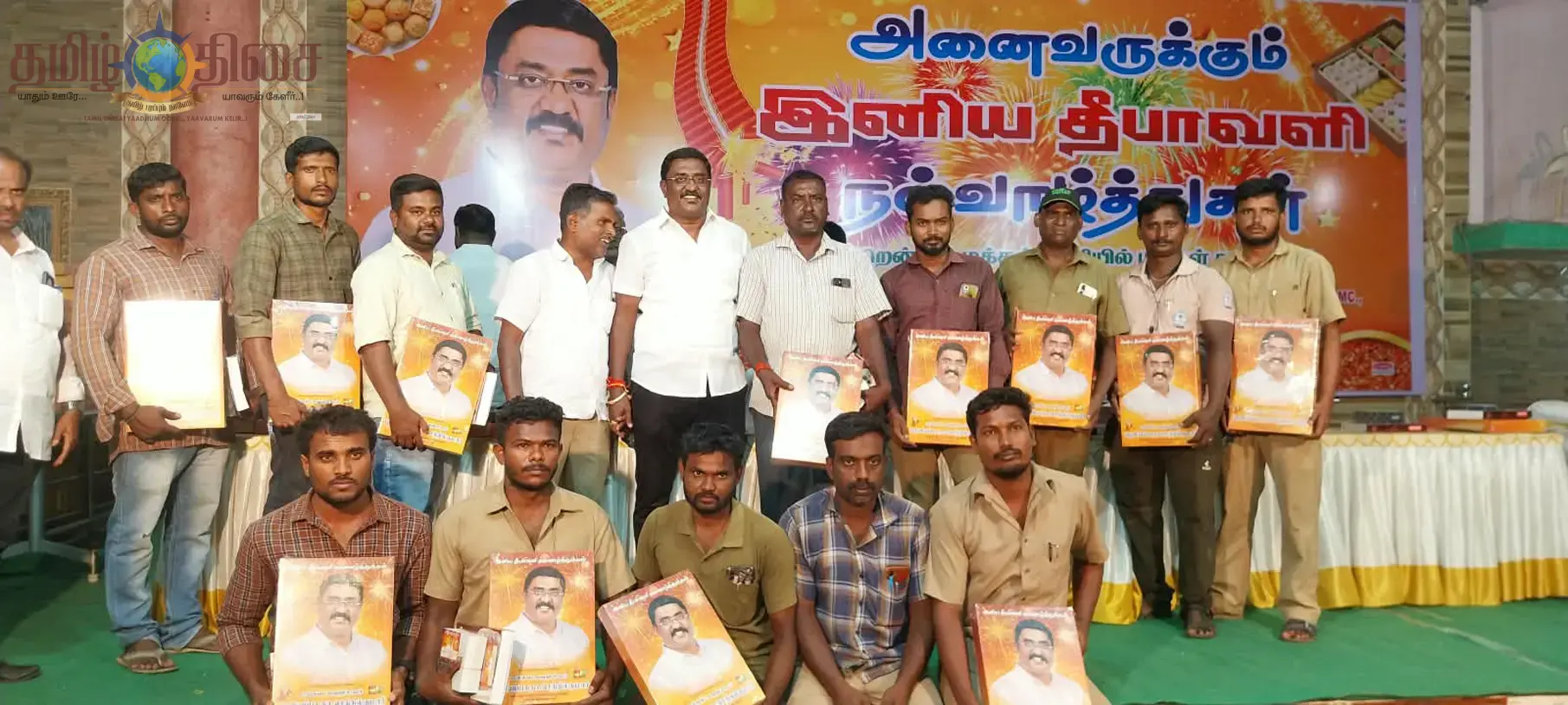 தீபாவளியை முன்னிட்டு தூய்மை பணியாளர்களுக்கு மாநகராட்சி 36 வது வார்டு கவுன்சிலர் பழனியப்பா நா. செந்தில்குமார் நல உதவி