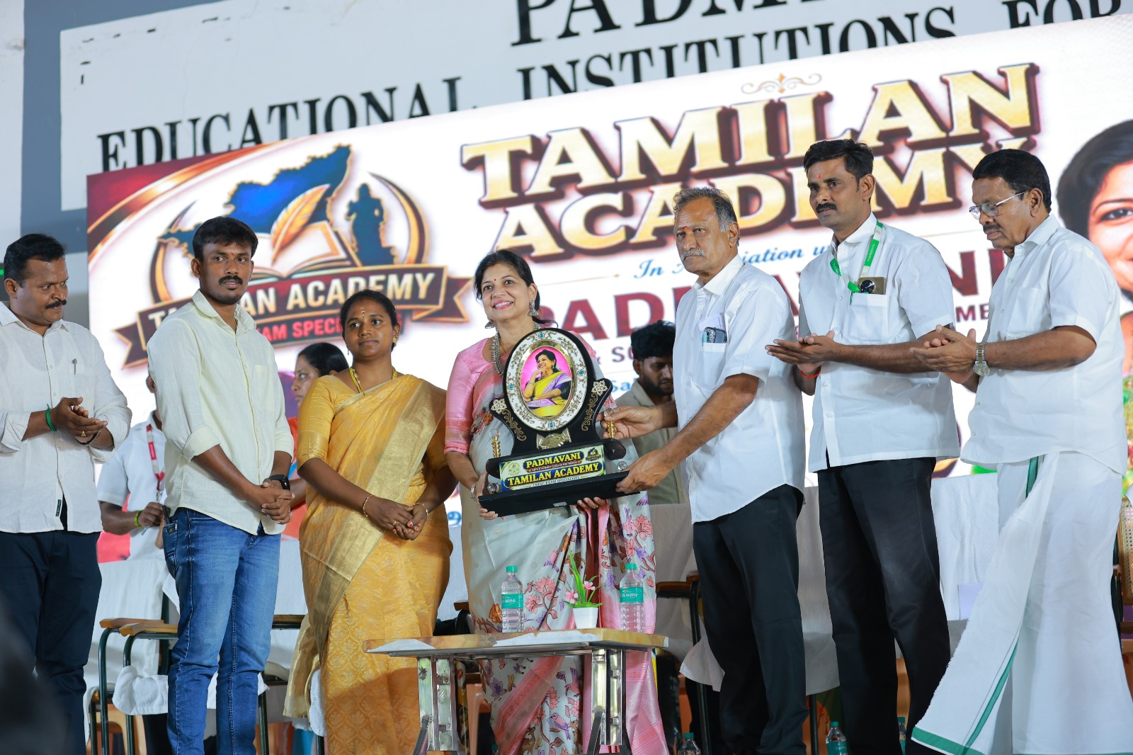 சேலம் பத்மவாணி மகளிர் கலை அறிவியல் கல்லூரி (தன்னாட்சி) சேலம்- 11. பத்மவாணி மகளிர் கலை மற்றும் அறிவியல் கல்லூரியும் தமிழன் அகாடமியும் இணைந்து டி.என். பி.எஸ். சி. ஊக்குவிப்பு பயிற்சிக்கான துவக்க விழா